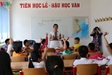 trao tang bo sach giao khoa chuan cho cong dong nguoi viet tai sec