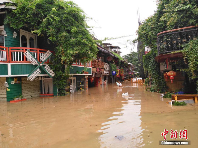 mua lu kinh hoang keo dai nhieu ngay hang tram ngan nguoi dan trung quoc keo nhau di so tan