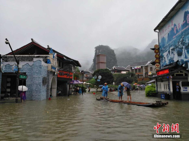 mua lu kinh hoang keo dai nhieu ngay hang tram ngan nguoi dan trung quoc keo nhau di so tan