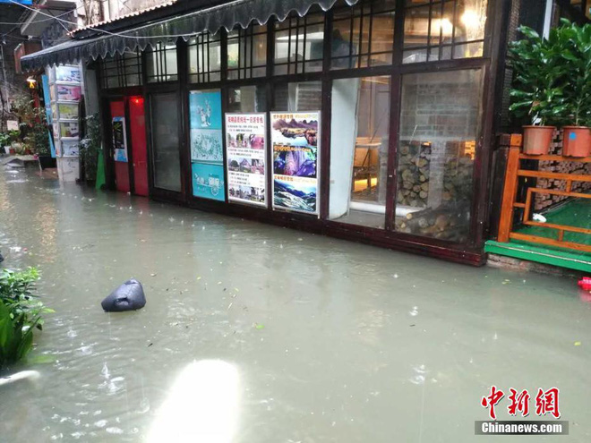 mua lu kinh hoang keo dai nhieu ngay hang tram ngan nguoi dan trung quoc keo nhau di so tan
