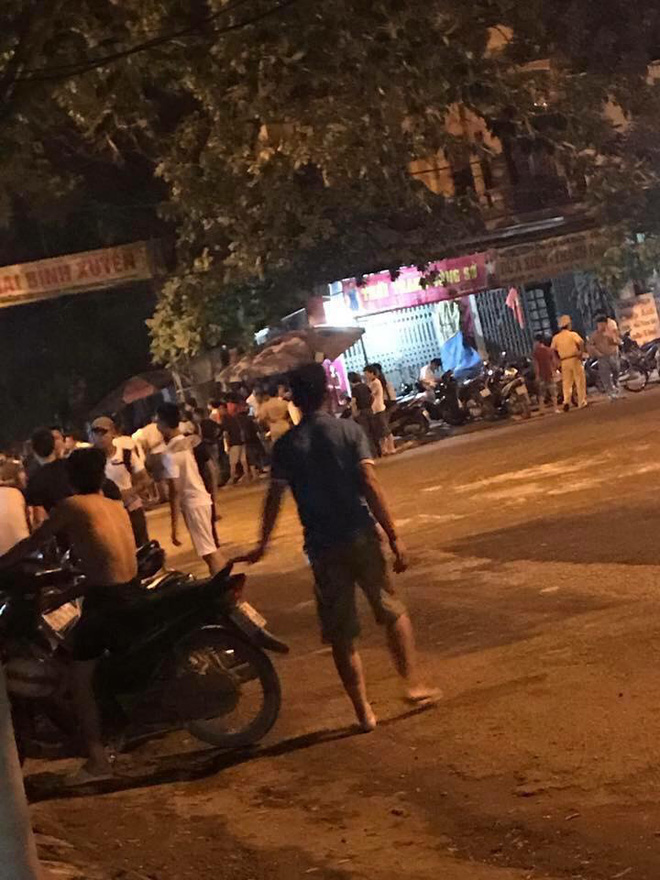 thi the nam thanh nien bi chem dut roi giua duong sau tran xo xat trong dem