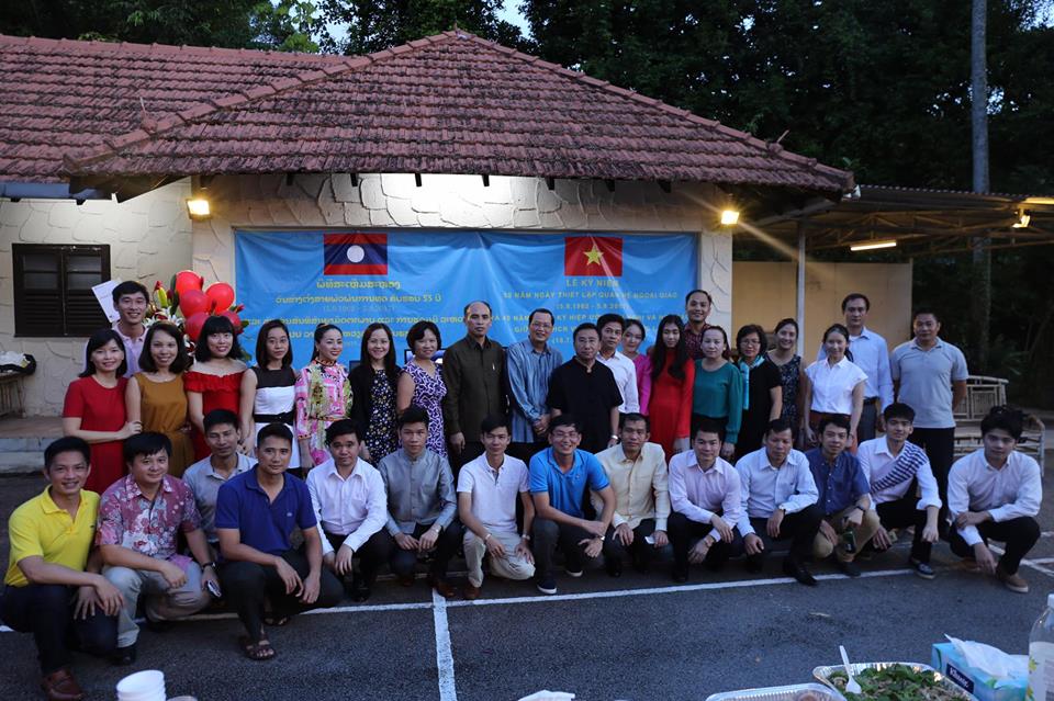 nhieu hoat dong giao luu gan ket hai nuoc viet lao tai singapore