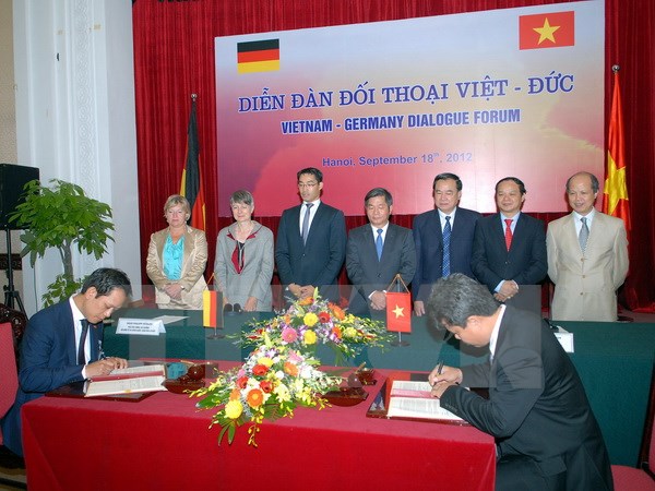 chuyen tham duc cua thu tuong truyen thong diep ve dat nuoc nang dong