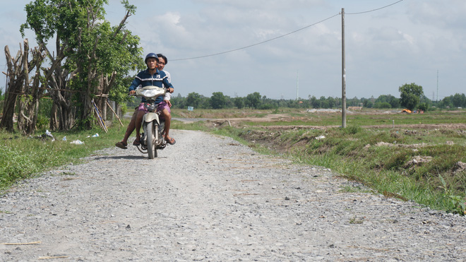 chu tich xa noi ve viec phat nguoi dan tu bo tien lam duong yeu cau tra lai hien trang cu