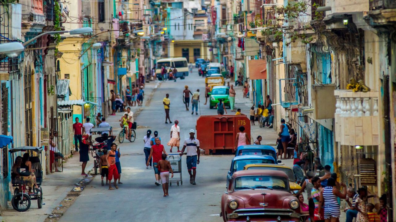 cuba mo cua tro lai cac khach san tinh yeu
