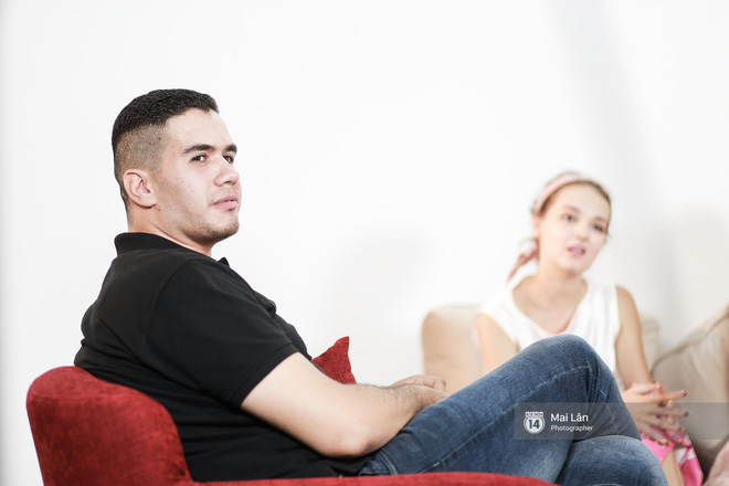 gap 6 ban hang xom tay trong nhung clip che tieng viet vui nhon dang gay sot