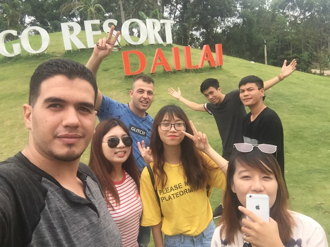 gap 6 ban hang xom tay trong nhung clip che tieng viet vui nhon dang gay sot