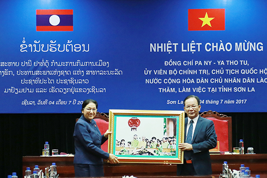 chu tich quoc hoi lao tham va du cac hoat dong huu nghi tai son la