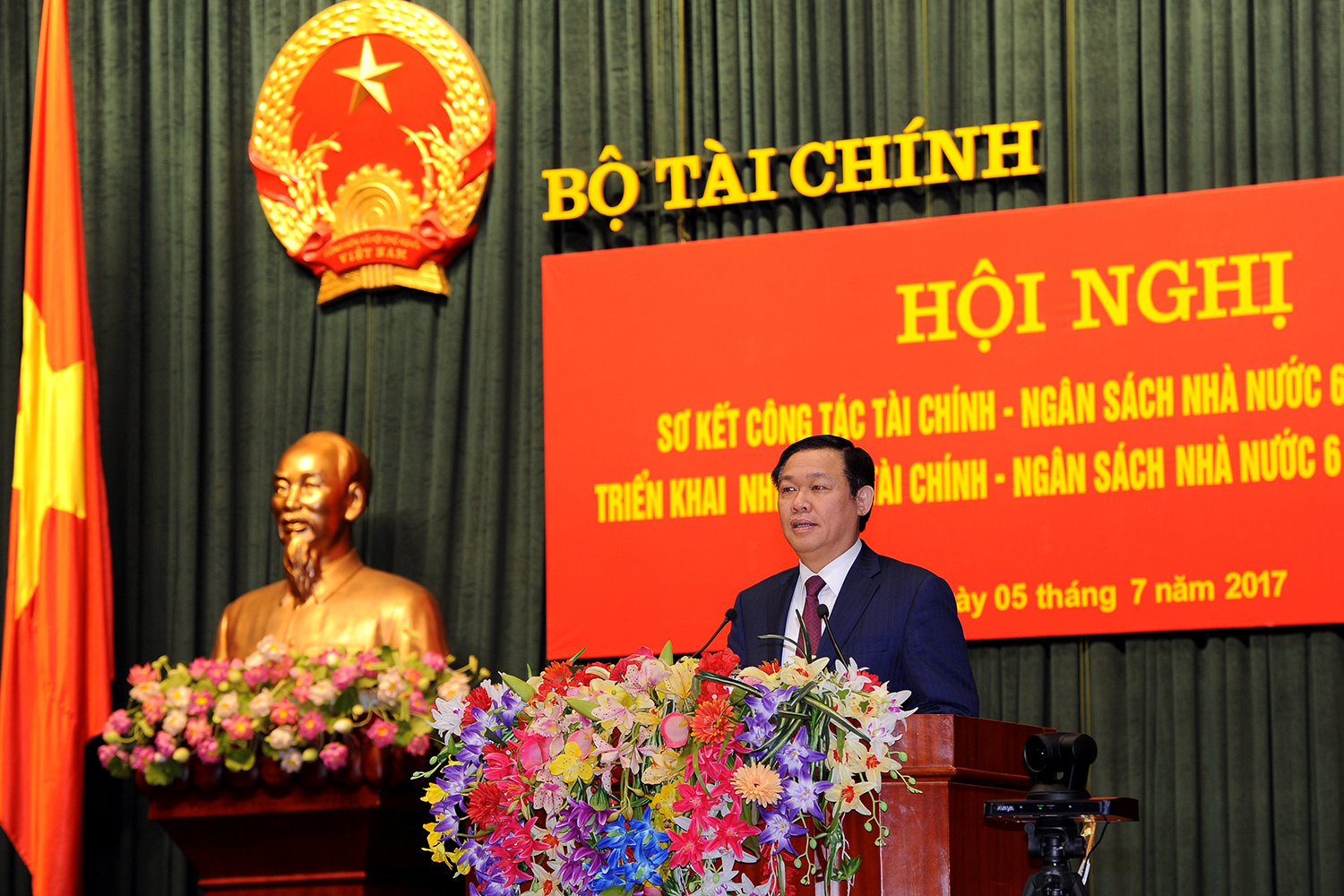 chi vuot thu gan 195 nghin ty dong ngan sach