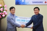 samsung viet nam va to chuc global civic sharing ho tro hon 22 ty dong cho cac ho ngheo mua trau