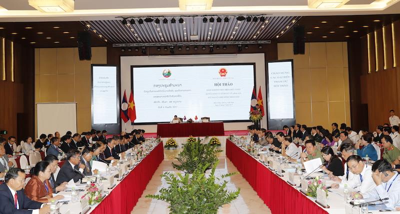 chu tich quoc hoi viet lao chu tri hoi thao ve giam sat linh vuc dat dai