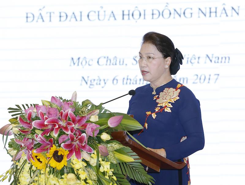 chu tich quoc hoi viet lao chu tri hoi thao ve giam sat linh vuc dat dai