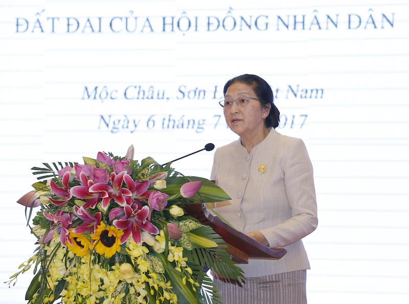 chu tich quoc hoi viet lao chu tri hoi thao ve giam sat linh vuc dat dai