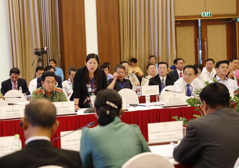 chu tich quoc hoi viet lao chu tri hoi thao ve giam sat linh vuc dat dai