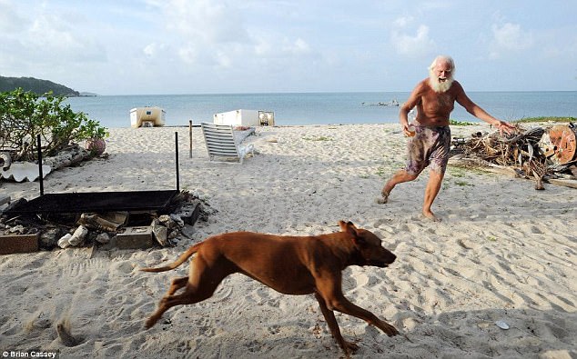 tung la trieu phu vang doi nhung ong quyet dinh song mot minh tren hoang dao den cuoi doi day la ly do