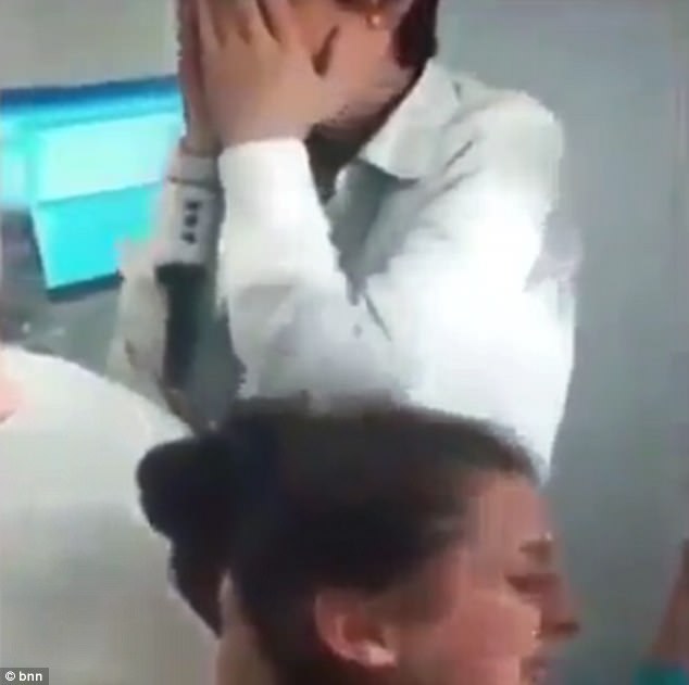 vao phong chung kien ban gai vuot can voi 1001 bieu cam kho do nhung roi bang hoang phat hien minh khong phai cha dua be