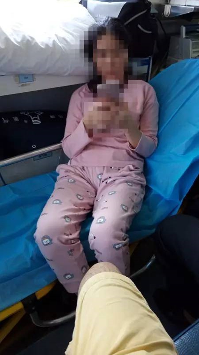 moi di lam duoc vai ngay nguoi giup viec bong nhien phat dien danh dap roi doi cuop con cua chu nha