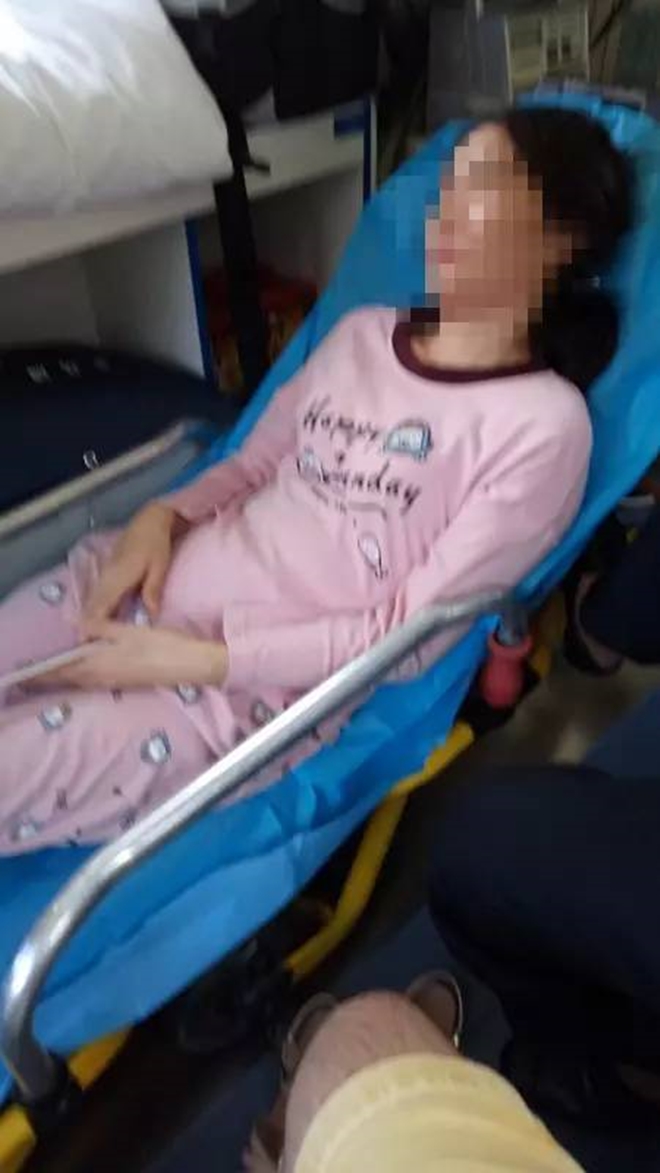 moi di lam duoc vai ngay nguoi giup viec bong nhien phat dien danh dap roi doi cuop con cua chu nha