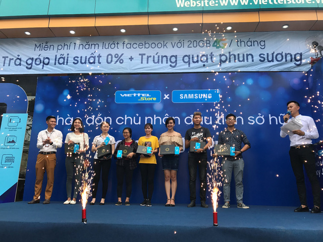 viettel store that thu trong ngay dau mo ban galaxy j7 pro