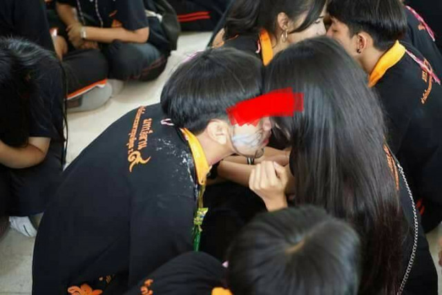 cu dan mang dong loat tha nut phan no voi hoat dong don tan sinh vien dien ro tai thai lan