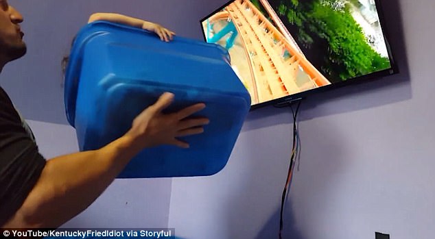 khong co tien den disneyland ong bo ngheo nay ra sang kien khien ai cung phai nghen ngao