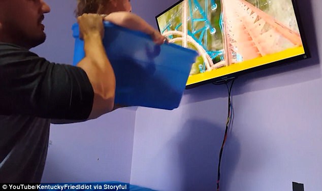 khong co tien den disneyland ong bo ngheo nay ra sang kien khien ai cung phai nghen ngao