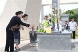 Chủ tịch Quốc hội Việt - Lào thăm, dâng hương tại Khu di tích lịch sử lưu niệm Trung Đoàn 52 Tây Tiến