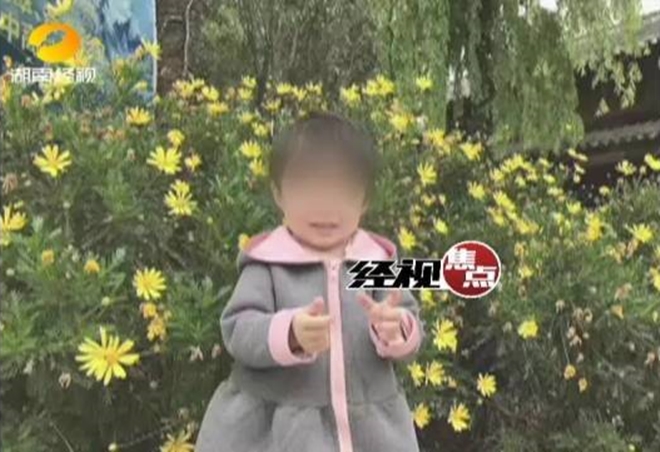 bi be trai 5 tuoi be vao thang may roi mot minh di len tang cao co be 2 tuoi tu vong thuong tam