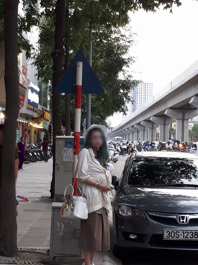 hot girl bella be con chua day thang di khap noi quyt tien cho tien khong phai la giai phap vi chac gi co ay da dung tien cho con