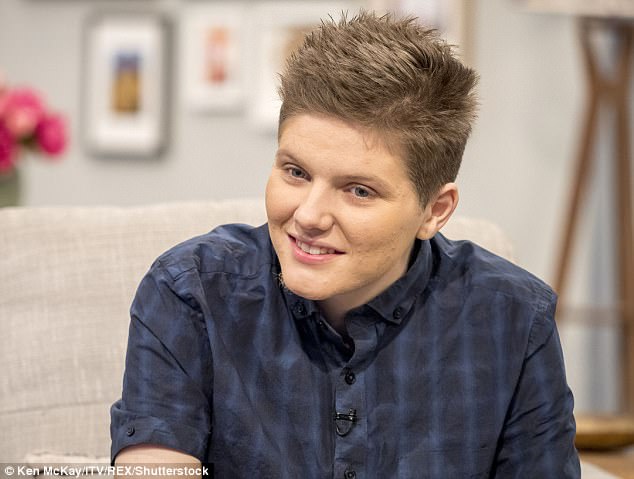 chang trai chuyen gioi sinh con sau khi nhan duoc tinh trung tu mot nguoi la tren facebook