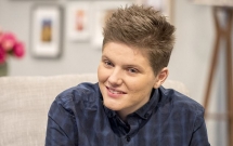 chang trai chuyen gioi sinh con sau khi nhan duoc tinh trung tu mot nguoi la tren facebook