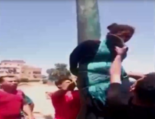 nghi la ke bat coc tre em nguoi phu nu bi hoi dong lang hanh hung da man