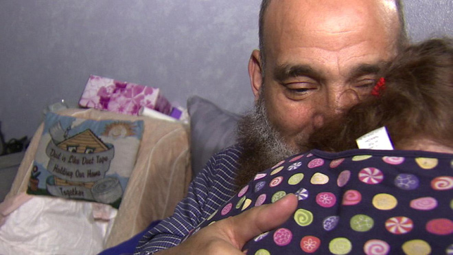 rat nhieu em be da qua doi o ngoi nha cua nguoi dan ong nay nhung cau chuyen ve ong se khien ban nghen loi