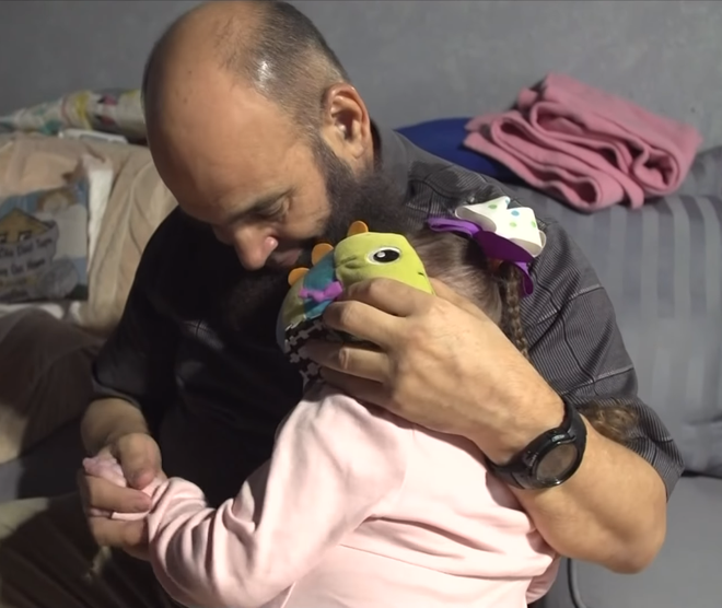 rat nhieu em be da qua doi o ngoi nha cua nguoi dan ong nay nhung cau chuyen ve ong se khien ban nghen loi