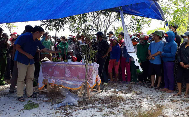 cong an quang binh bom nuoc ho tim vat chung vu mat tich bi an sau khi thay thi the be no