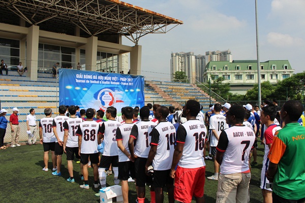 soi dong giai bong da huu nghi viet nam phap 2017