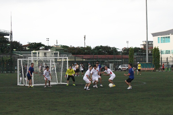 soi dong giai bong da huu nghi viet nam phap 2017