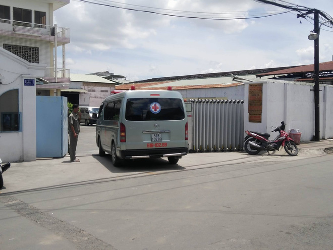 tphcm dang sua lai nha xuong tuong nha bat ngo do sap khien hai nguoi chet tham