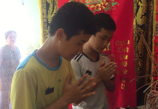 nu sinh chiu tang me dat 278 diem ky thi thpt quoc gia uoc mo cua me la em vao truong ngoai thuong