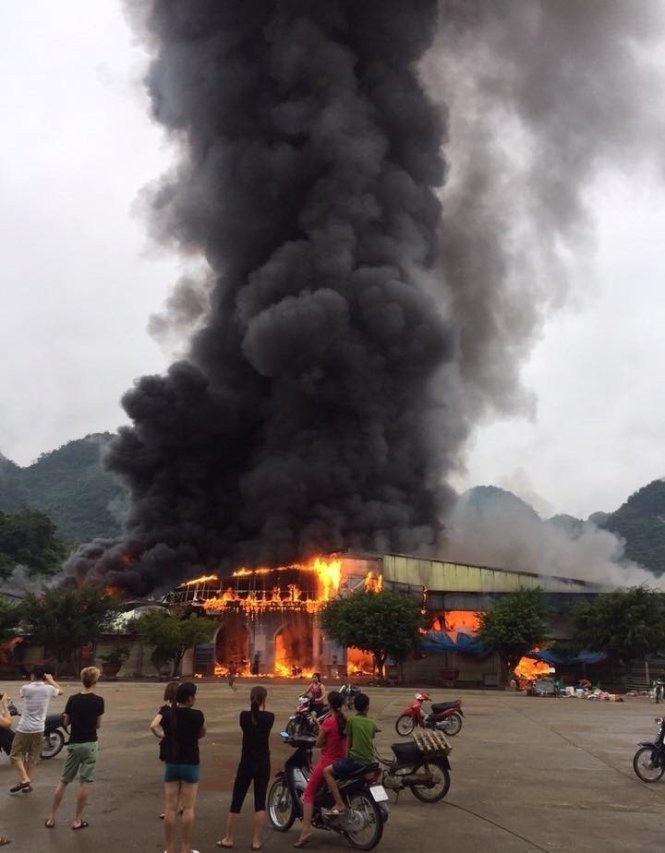 nhieu cua hang tai cua khau tan thanh lang son chay lon
