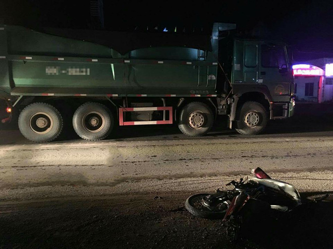 dong nai qua duong khong quan sat thanh nien di xe may bi xe ben tong tu vong tai cho