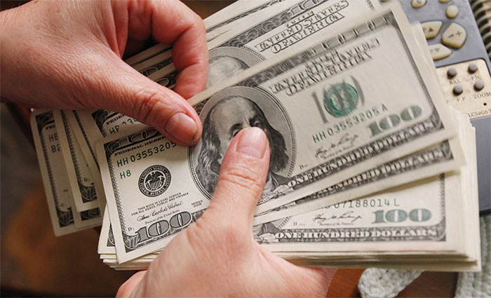 ngan hang dong loat tang gia mua vao usd