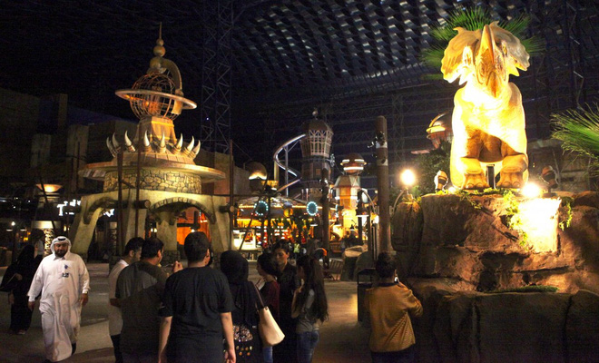 ben trong cong vien giai tri trong nha lon nhat the gioi o dubai