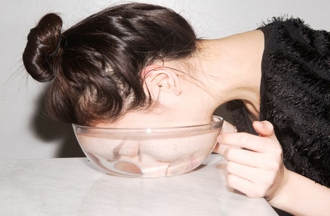 15 giay tam mat trong soda lan da lien cang bong day suc song meo hay cac me phai thu ne