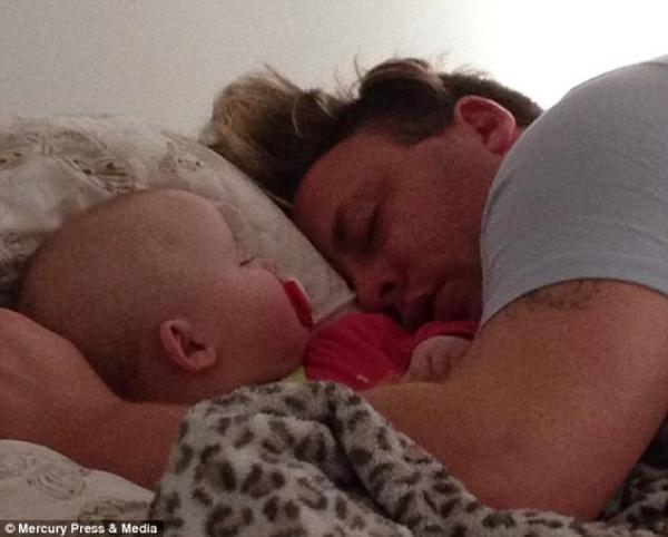 su an han cua nguoi vo duoi chong ra ghe sofa ngu suot doi nay toi se chang the nghe anh ay noi yeu em them mot lan nao nua