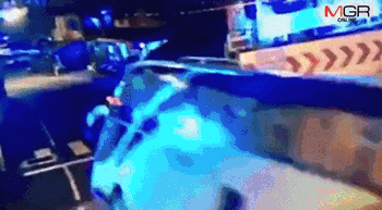 phanh gap xe cho doan du khach trung quoc tai thai lan lat nhao tren duong khien 2 nguoi chet tham