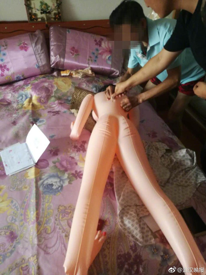 mua hang qua mang cu ong khuyet tat nhan duoc co bup be tinh duc xi hoi chi sau 1 phut