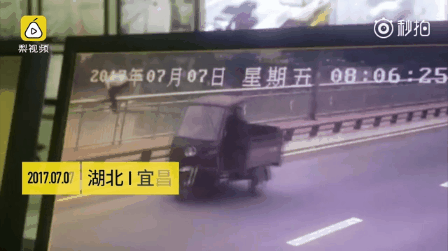 nhat duoc dien thoai cua chang trai 17 tuoi nhay song tu tu nguoi phu nu tham lam kien quyet doi tien chuoc