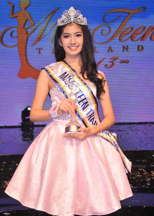 ve dep ngot ngao tua nu than cua hot girl thai lan khong can tha thinh cung khien nhieu chang trai tu do