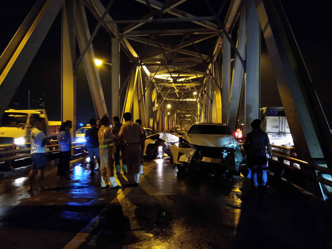 ha noi tai nan nghiem trong tren cau chuong duong khien 3 nguoi tu vong tai cho